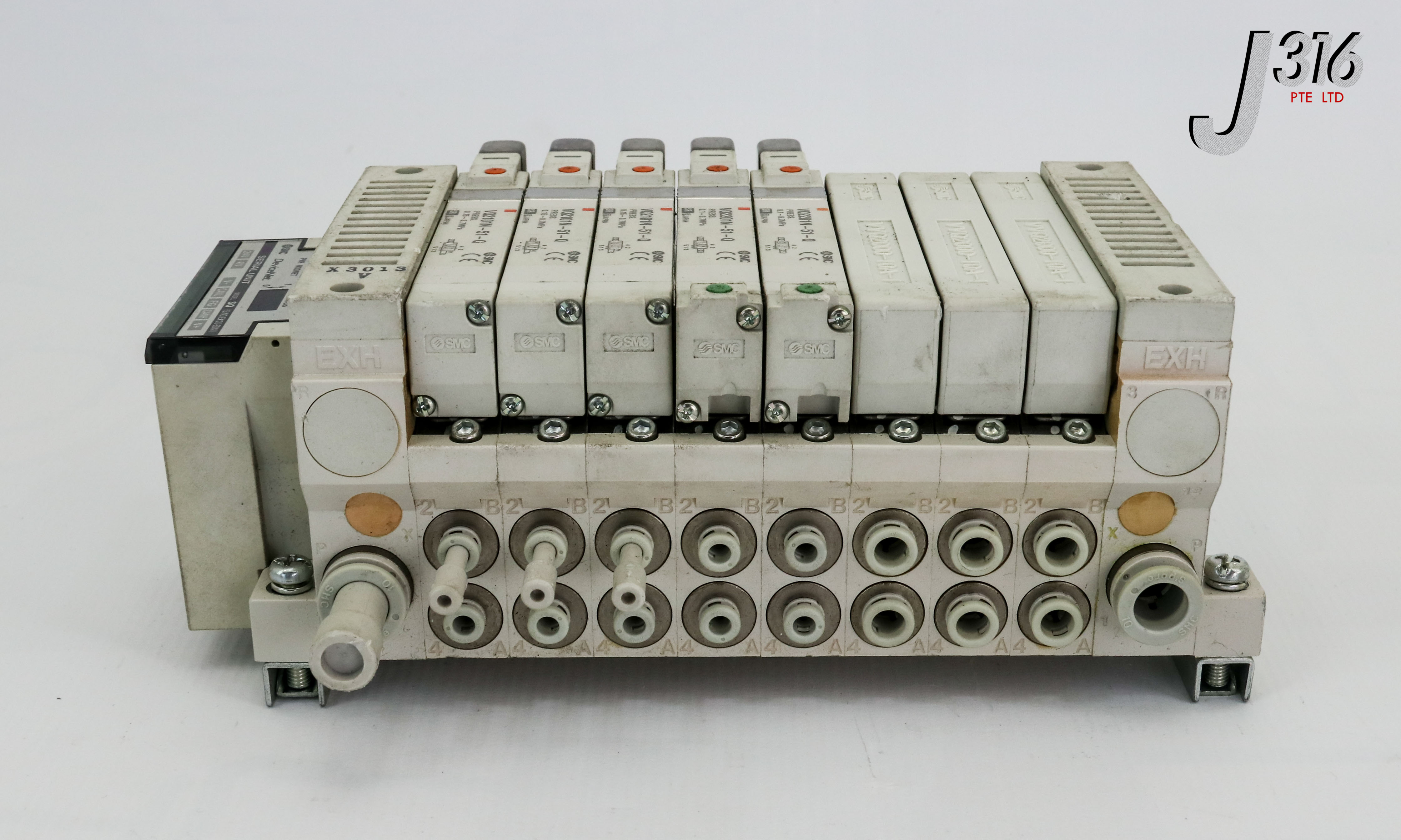 25553 SMC 8 SLOT SOLENOID MANF W/ 3X VQ2101N-51-Q, 2X VQ2201N-51-Q